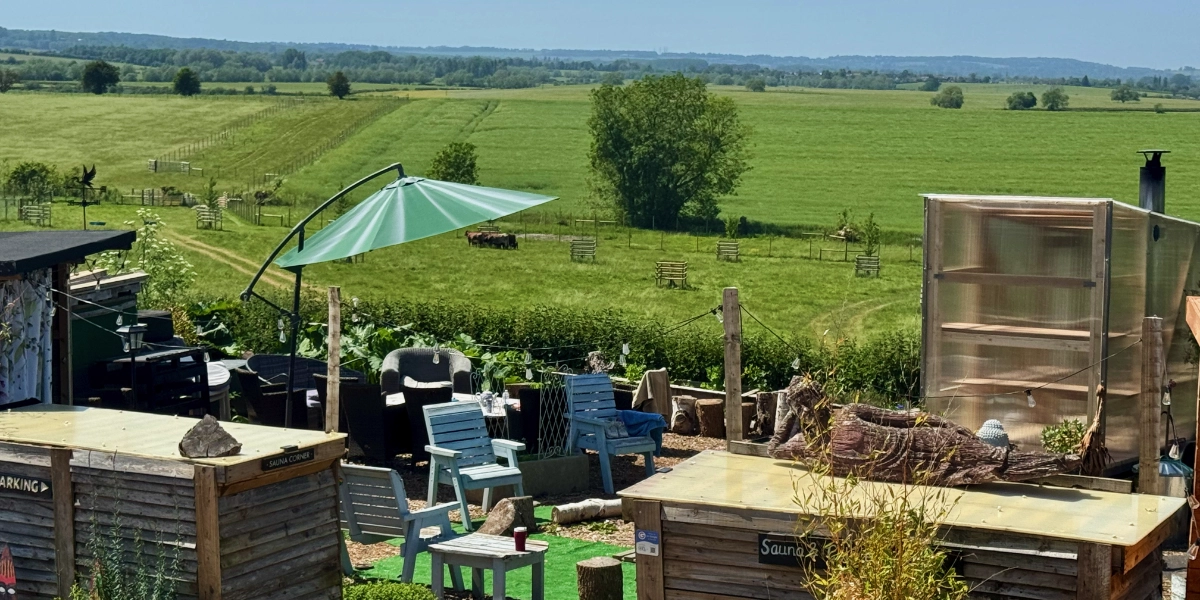 Outdoor lounge area at Sonder Experience sauna near Thame with countryside views